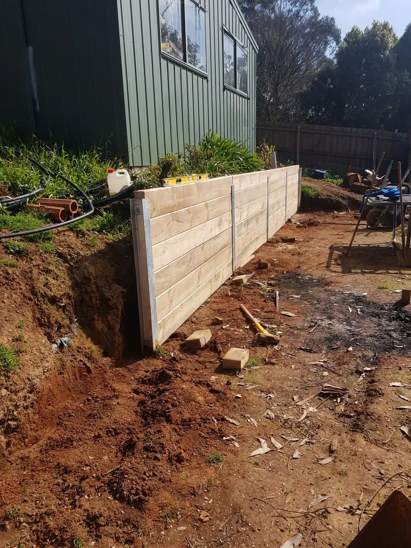 Side view of the timber sleeper retaining wall with galvanised posts